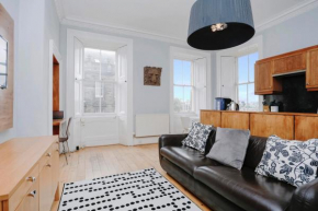 ALTIDO 2-BR Apt directly next to Edinburgh Castle